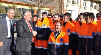 Siirt Belediyesinde Temizlik İşçilerine Kışlık Elbise Dağıtıldı