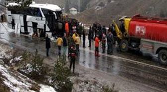 Otobüs ile Yakıt Yüklü Tanker Çarpıştı