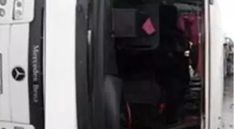 Otobüs Devrildi: 35 Yaralı