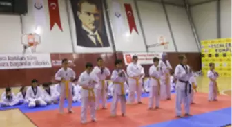 Esenlerli Sporcular Kuşak Atladılar