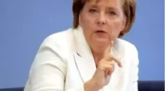 Merkel: Göçmenler Bizim Geleceğimiz