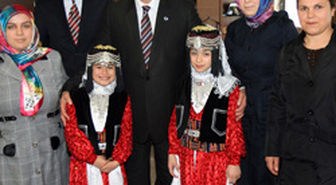 Başkan’dan Küçük Folklorculara Kutlama

