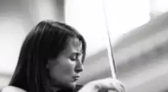 Kemanıyla Büyülemeye Geliyor