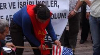 ABD Bayrağı Göstericileri Perişan Etti