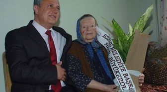 Atatürk'e Çiçek Veren Emras Nine Öldü