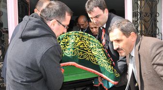 Okul Müdürü Domuz Gribinden Öldü
