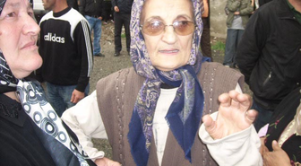Polis, Tazyikli Suyu Bu Kez Yangına Sıktı
