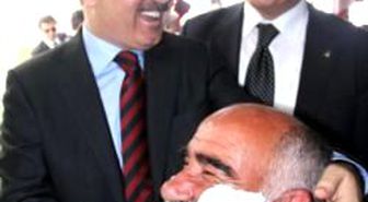 Hüseyin Çelik Ustura Çekti Oy İstedi
