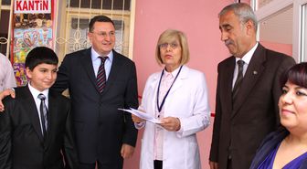 İnönü İlköğretimokulu Müdürü Güçlü’den Başkan Savaş’a Teşekkür Plaketi
