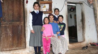 Terkedilen Ailenin Yardımına Kaymakam Koştu