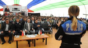 Beylikdüzü Polisinden Öğrencilere Tiyatroyla Eğitim
