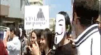 İnternet Sansürüne Maskeli Protesto