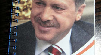 AK Parti'den İzmir'de 'Propagandacıya Özel Kitap'