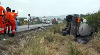 Asit Tankeri Devrildi, Sürücüsü Yaralandı