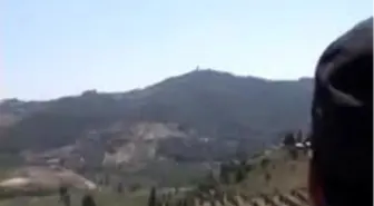Suriye Askerleri Türkiye Sınırındaki Köyde