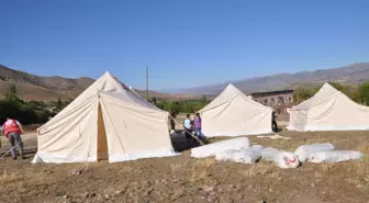 Elazığ'da Depremzedelere Çadır