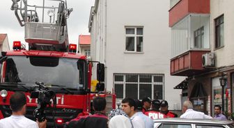 92 Yaşındaki Kadını Yanmaktan Esnaf Kurtardı