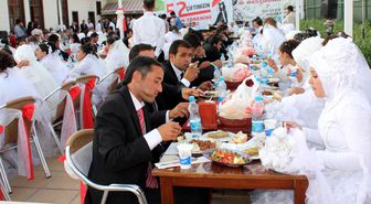 Ağrı'da 52 Çifte Stadyumda Toplu Nikah Yapıldı