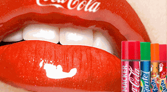 Kulaklarda Rock Müzik, Dudaklarda Coca-Cola Lip Smacker!
