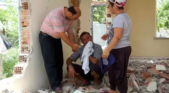 Evinin ve İşyerinin Yıkılışını Gözyaşlarıyla İzledi