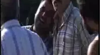 Sulama Kanalına Düşen Kamyonetten Kurtarıldılar