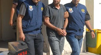İzmir'de İki Kişi El Yapımı Bomba ile Yakalandı