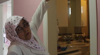 Belediyenin Kültür Merkezi İnşaatı, Evinin Duvarlarını Çatlattı