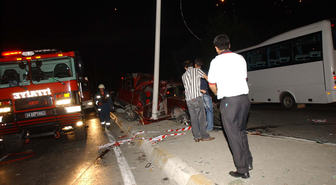 Yeniden - Sultangazi'de Trafik Kazası: 2 Ölü, 1 Yaralı