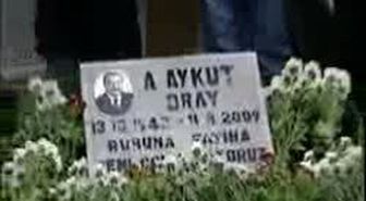 Aykut Oray Mezarı Başında Anıldı