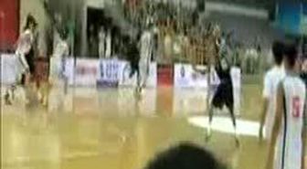ABD'li Basketçilere Meydan Dayağı!