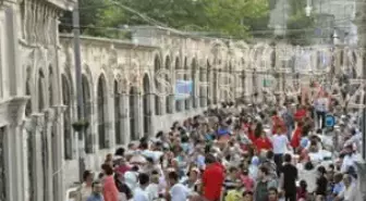 Seda Sayan, Yarın Eyüp Sultan'da İftar Yemeği Veriyor
