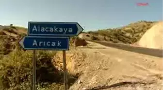 PKK'lılar Alacakaya'da Kaymakamlık Ve Polise Saldırdı