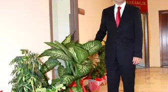 Kaymakam Makamındaki Çiçekleri Satıp Somali'ye Yardım Topladı