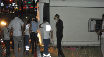 Manisa'da Yolcu Otobüsü Devrildi
