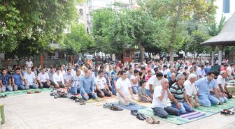 Antalya Bayrama Yağmurlu Başladı