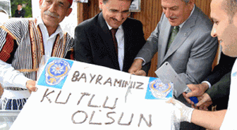 Nöbetçi Polislere Bayram Hediyesi