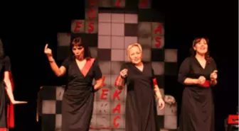 'Dullar', 9. Kıbrıs Tiyatro Festivali'nde