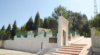 Cemaat Önderinin Kabri Türbeye Dönüştürüldü