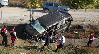 Minibüs Takla Attı: 1 Ölü, 3 Yaralı