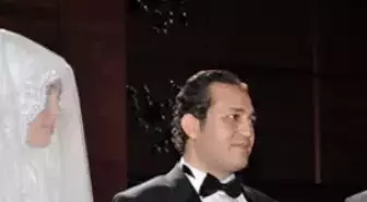 Kamil Özdağ, Dünya Evine Girdi