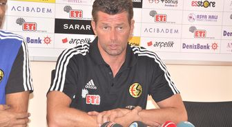 Eskişehirspor Teknik Direktörü Skibbe: Trabzonspor'u Yenmek İçin Ne Gerekiyorsa Yapacağız