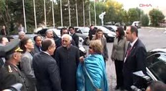 Hindistan Cumhurbaşkanı Yardımcısı Nevşehir'de TBMM Başkanı Cemil Çiçek'in Resmi Davetlisi Olarak Türkiye'de Bulunan Hindistan Cumhurbaşkanı Yardımcısı ve Eyaletler Konseyi Başkanı Mohammad Hamid Ansari, Kapadokya Bölgesindeki Tarihi ve Turistik Merkezleri Ziyaret Etmek İçin Nevşehir'e Geldi.