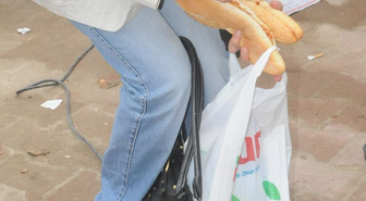 Market Açılışında Döner Ekmek İzdihamı