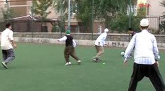 Takkeli ve Şalvarlı Futbol Maçı