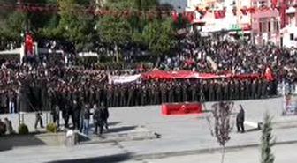 Şehit Üsteğmeni 8 Bin Kişi Uğurladı