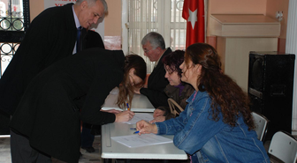 Soydaşlar Bulgaristan'ın Yeni Cumhurbaşkanı İçin Sandık Başına Gitti