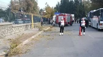 El Freni Çekilmeyen TIR, Donanma Komutanlığı Kapısı Önünde Dehşet Saçtı: 1 Ölü