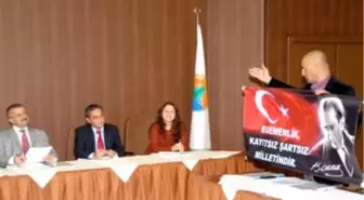 MHP'li Meclis Üyesi Ak Partili Başkanı Afişle Protesto Etti