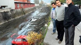 Dereye Uçan Otomobilden Burnu Bile Kanamadan Çıktı