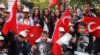 Atatürk, Doğduğu Evde Sevdiği Şarkılarla Anıldı